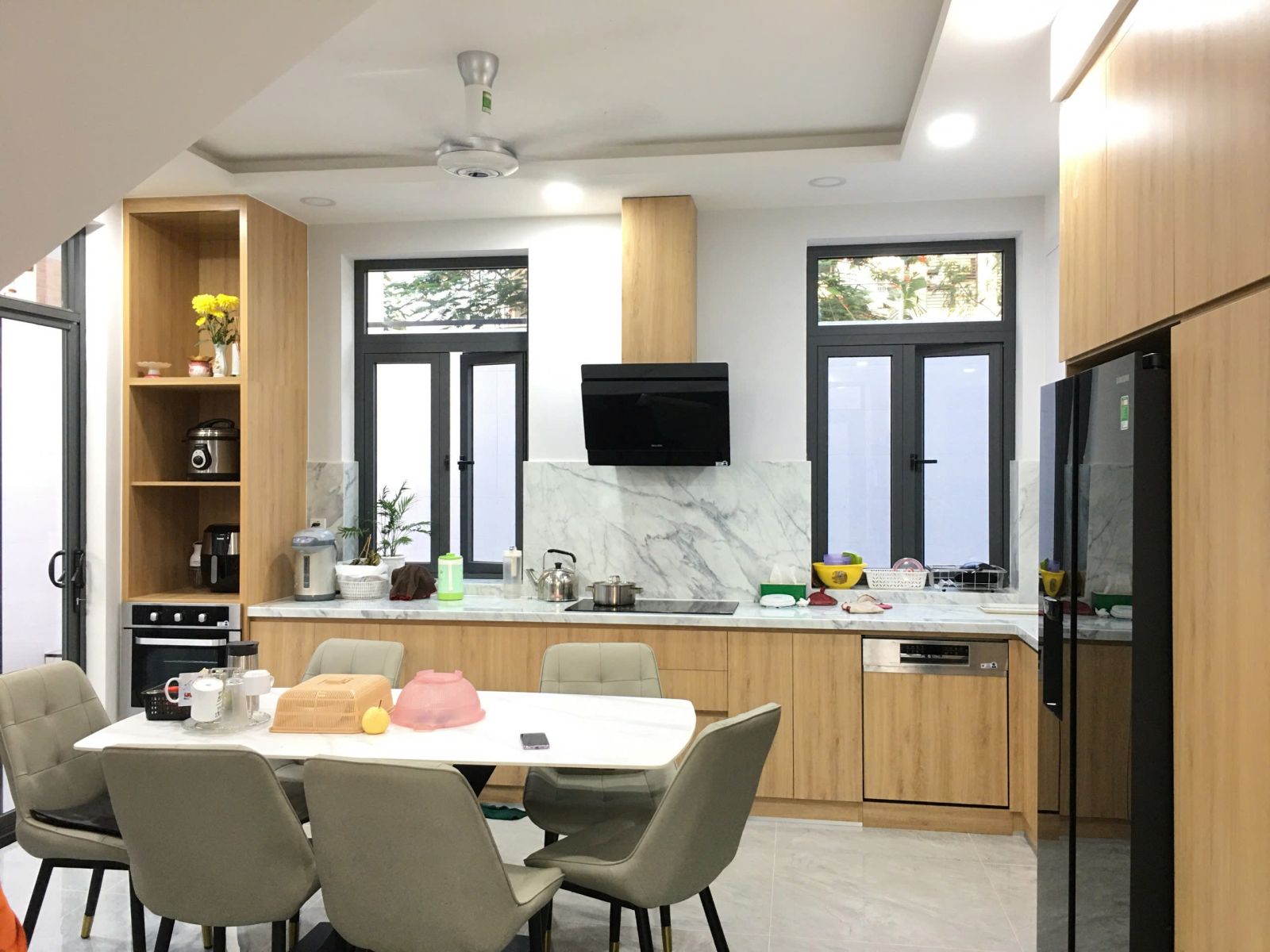 Cửa hàng nội thất Hóc Môn